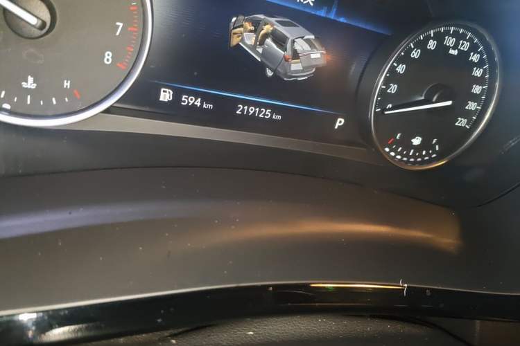 Used Buick GL8 2023 Land Executive Class Smart Enjoyment Model Odometer Close Up