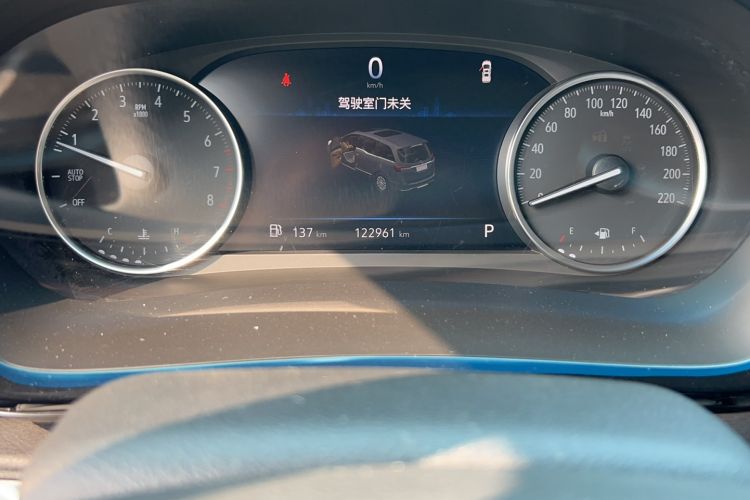 Used Buick GL8 2023 Land Executive Class Comfort Model Odometer Close Up