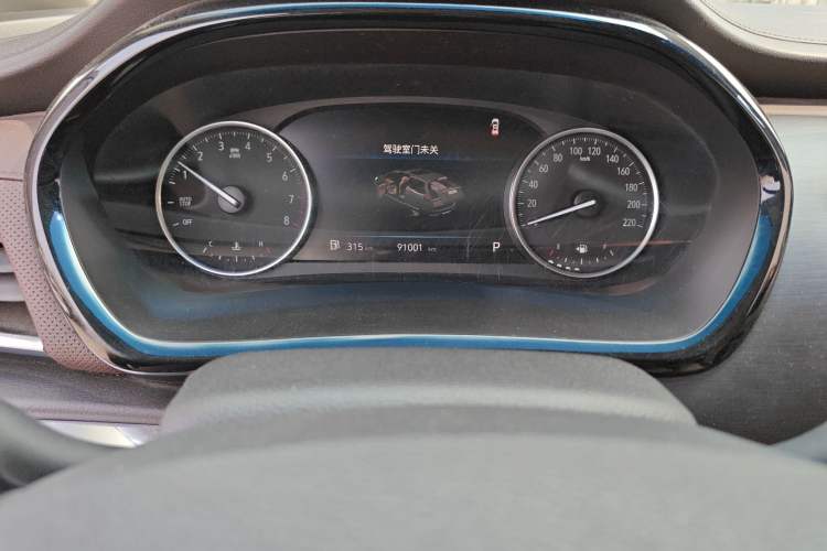 Used Buick GL8 2023 Land Executive Class Deluxe Model Odometer Close Up
