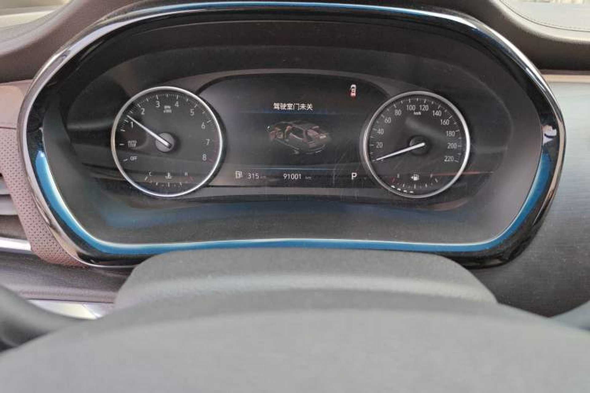 Used Buick GL8 2023 Land Executive Class Deluxe Model Odometer Close Up