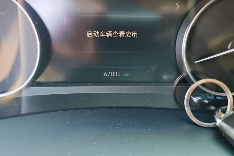 Used Buick GL8 2023 Facelifted Land Cruiser Executive Luxury Version Odometer Close Up