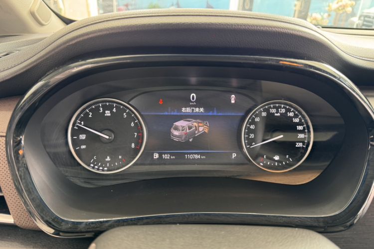 Used Buick GL8 2023 Land Executive Class Smart Enjoyment Model Odometer Close Up