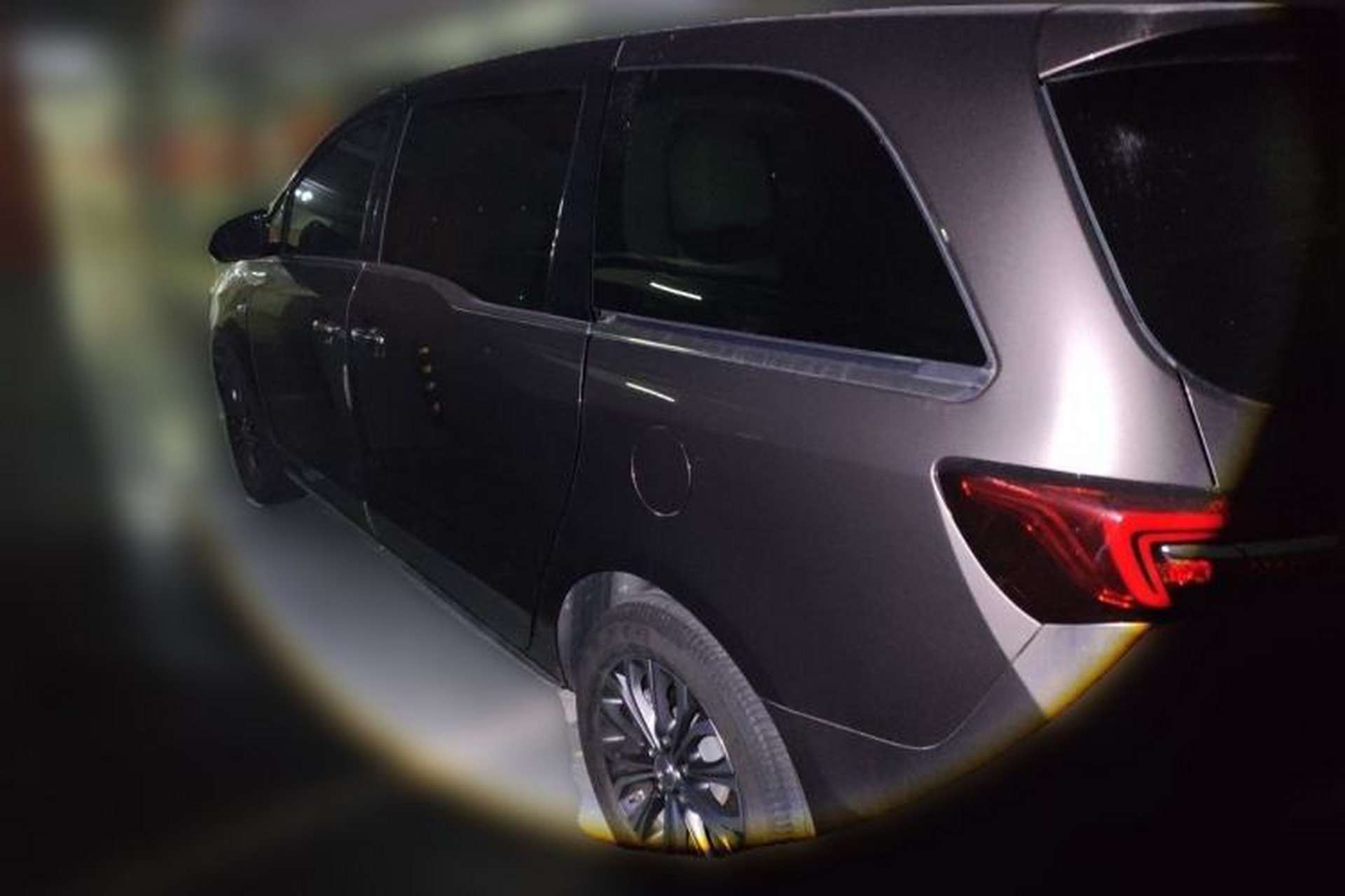 Used Buick GL8 2023 Facelifted Land Cruiser Executive Luxury Version Rear Left 45 Deg