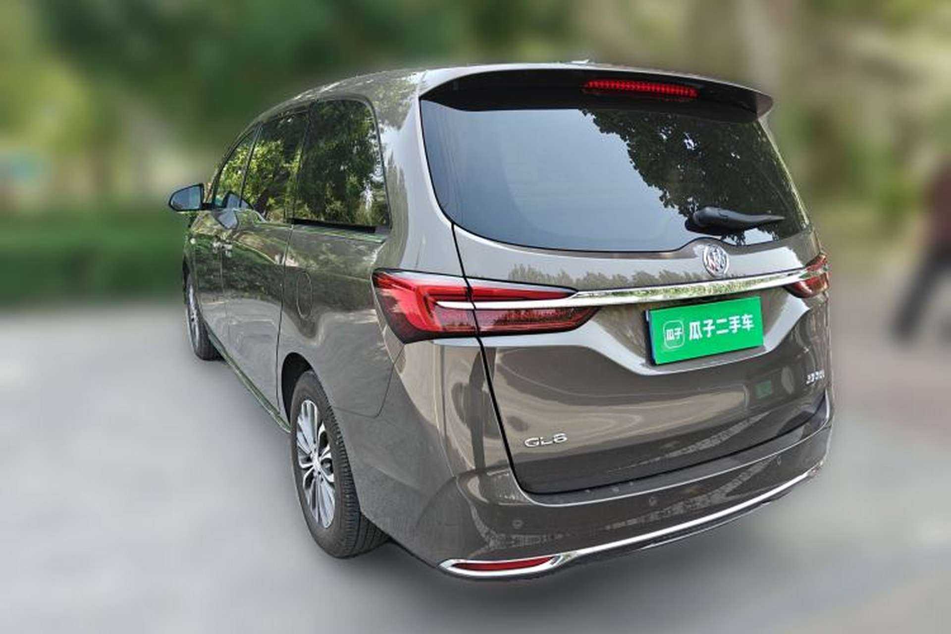 Used Buick GL8 2023 Facelifted Land Cruiser Executive Luxury Version Rear Left 45 Deg