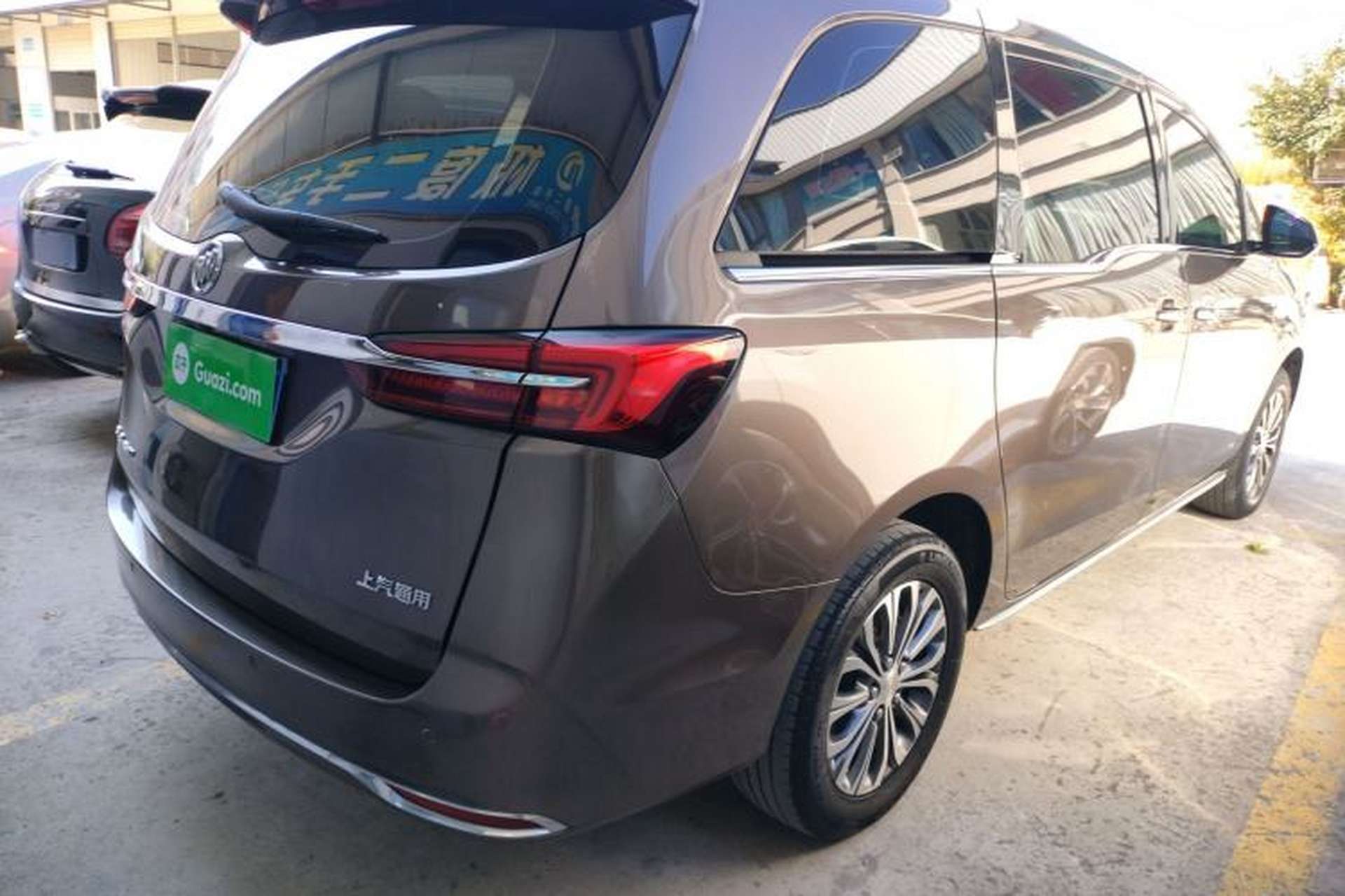 Used Buick GL8 2023 Land Executive Class Smart Enjoyment Model Rear Right 45 Deg