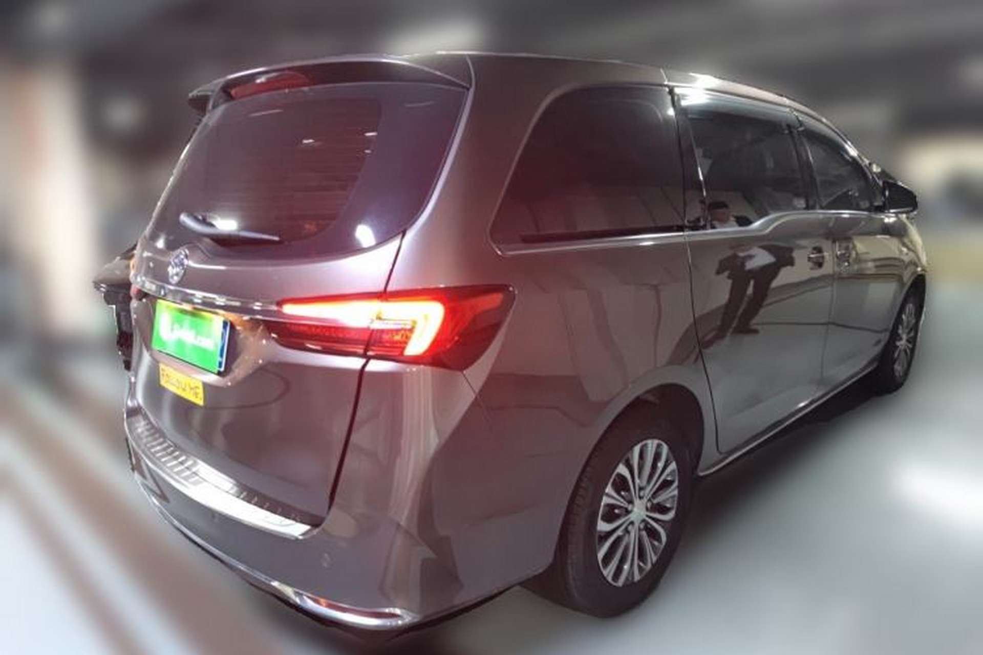 Used Buick GL8 2023 Land Executive Class Smart Enjoyment Model Rear Right 45 Deg