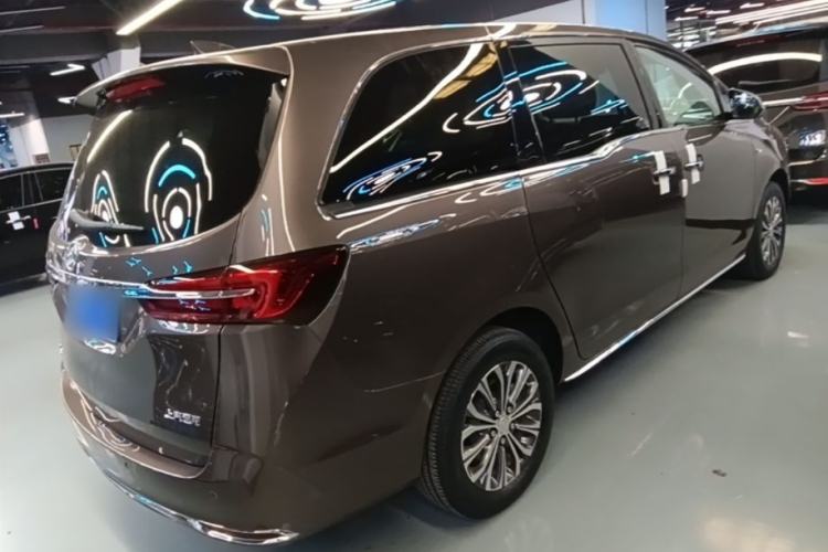 Used Buick GL8 2023 Facelifted Land Cruiser Executive Luxury Version Rear Right 45 Deg