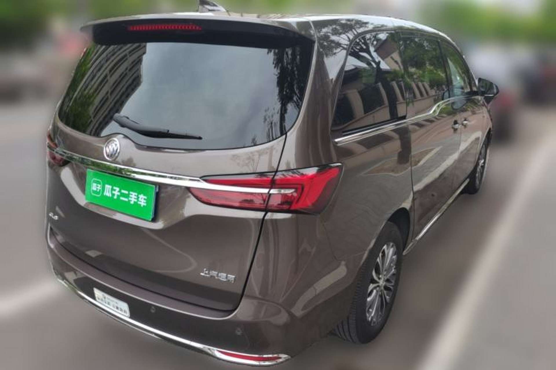 Used Buick GL8 2023 Facelifted Land Cruiser Executive Luxury Version Rear Right 45 Deg
