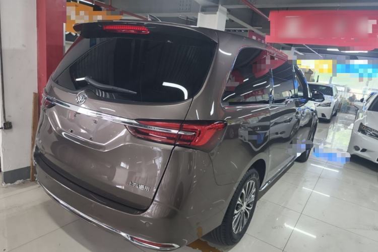 Used Buick GL8 2023 Facelifted Land Cruiser Executive Luxury Version Rear Right 45 Deg