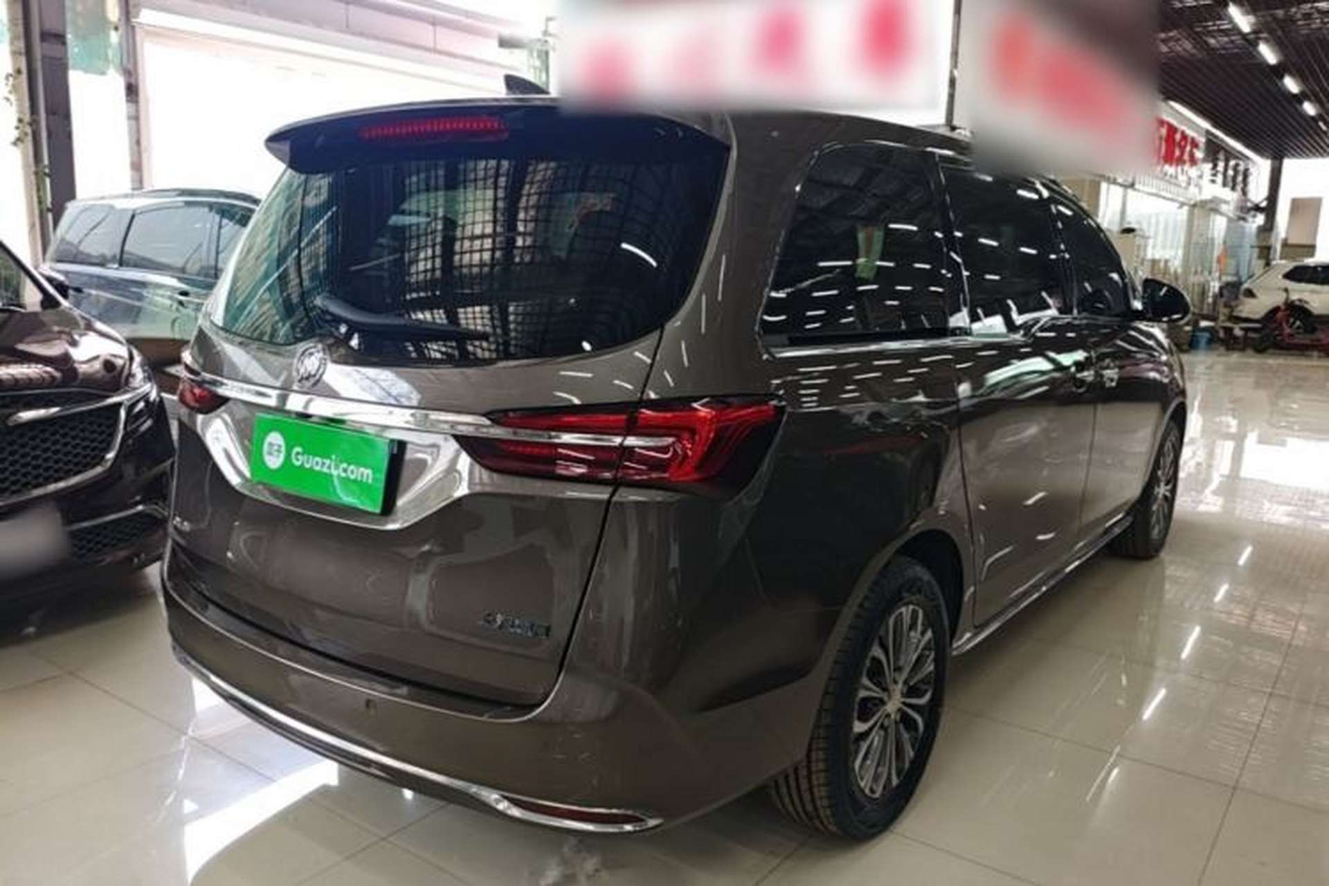 Used Buick GL8 2023 Facelifted Land Cruiser Executive Luxury Version Rear Right 45 Deg