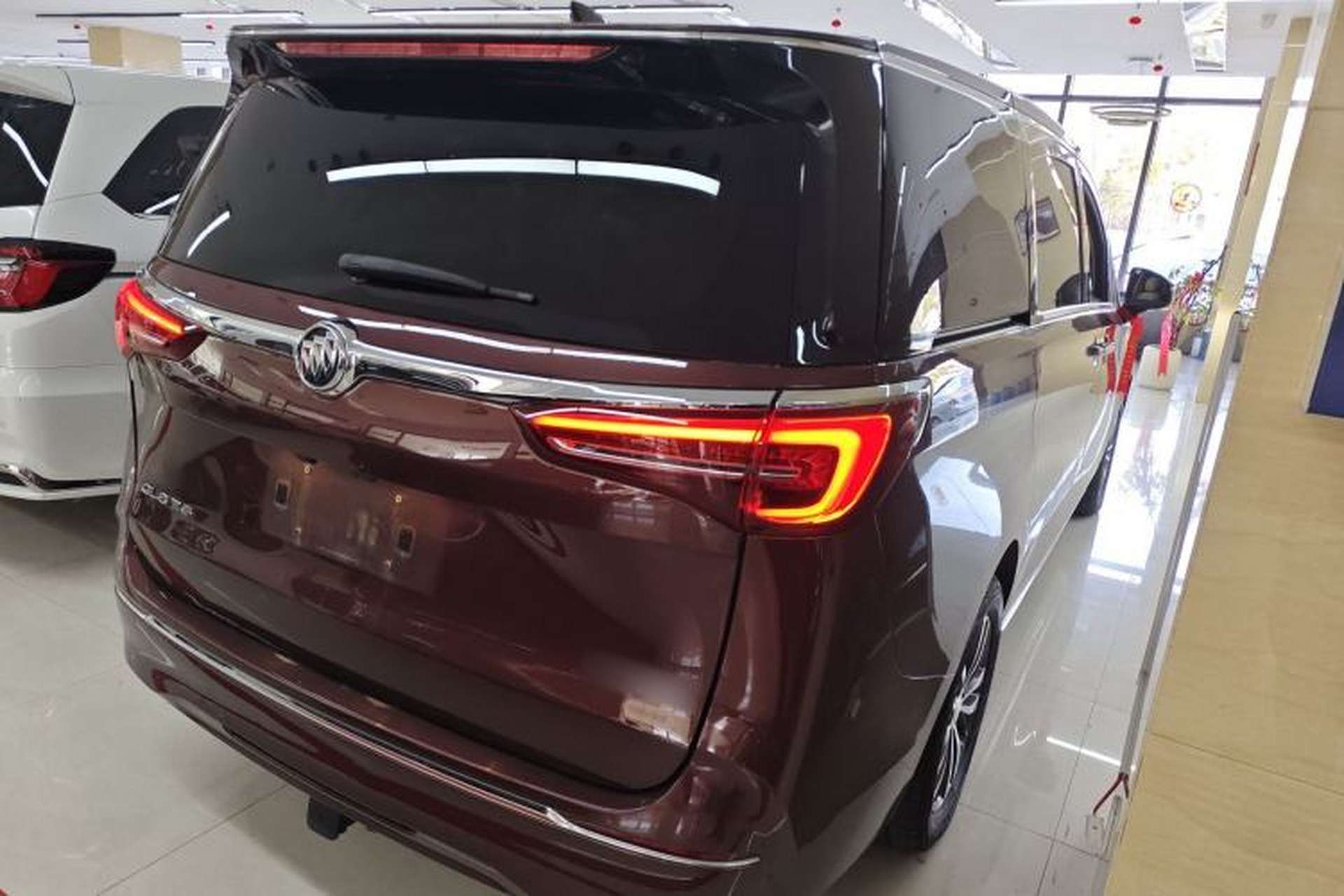 Used Buick GL8 2023 ES Lu Zun Deluxe Model Rear Right 45 Deg