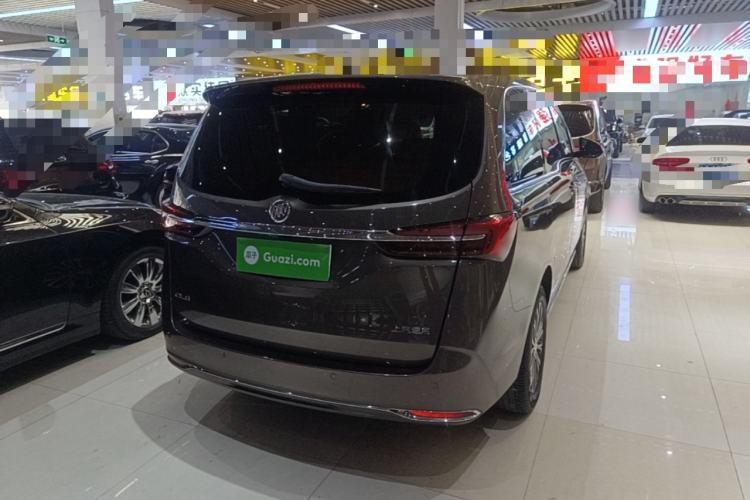 Used Buick GL8 2023 Facelifted Land Cruiser Executive Luxury Version Rear Right 45 Deg