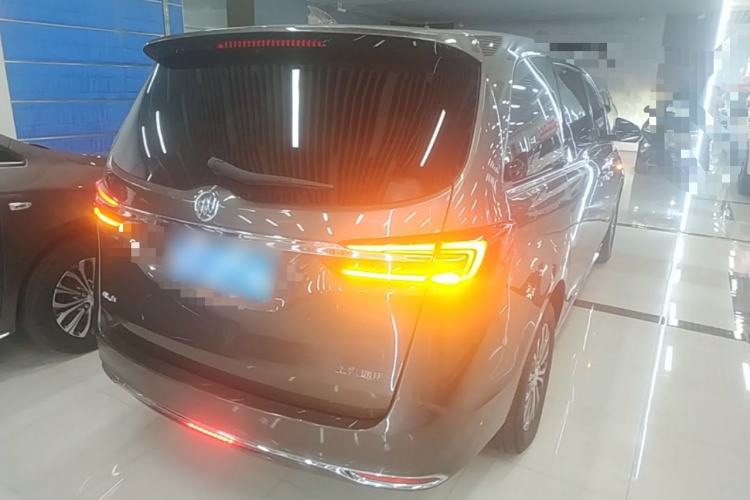 Used Buick GL8 2023 Facelifted Land Cruiser Executive Luxury Version Rear Right 45 Deg
