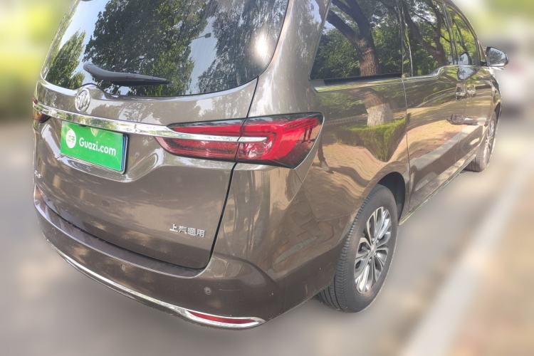 Used Buick GL8 2023 Facelifted Land Cruiser Executive Luxury Version Rear Right 45 Deg