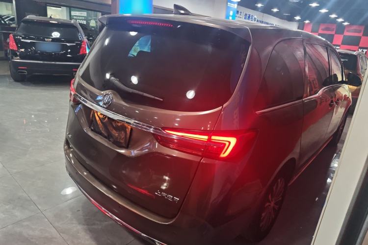 Used Buick GL8 2023 Facelifted Land Cruiser Executive Luxury Version Rear Right 45 Deg