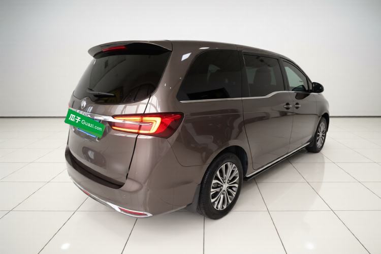Used Buick GL8 2023 Facelifted Land Cruiser Executive Luxury Version Rear Right 45 Deg
