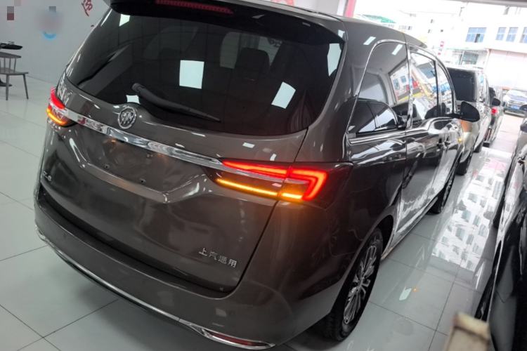 Used Buick GL8 2023 Facelifted Land Cruiser Executive Luxury Version Rear Right 45 Deg