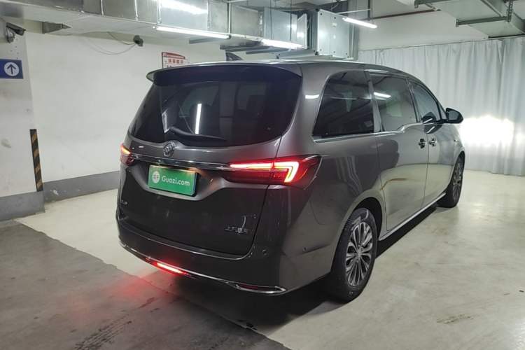 Used Buick GL8 2023 Land Executive Class Deluxe Model Rear Right 45 Deg