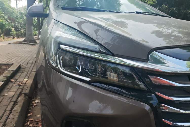 Used Buick GL8 2023 Facelifted Land Cruiser Executive Luxury Version Right Front Headlight