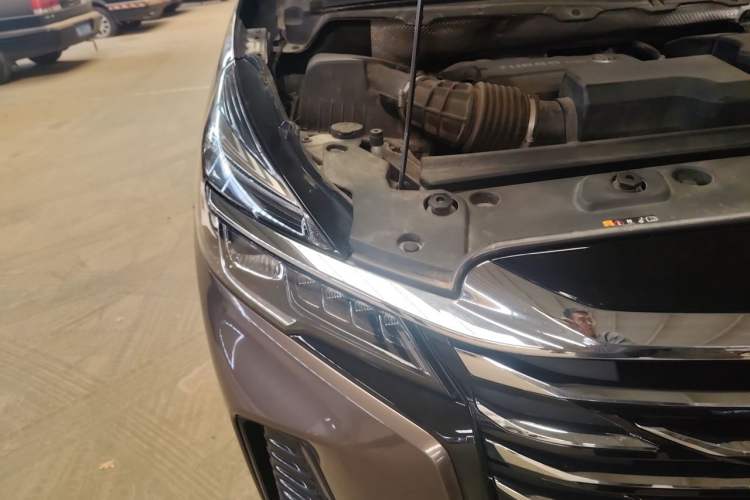Used Buick GL8 2023 Facelifted Land Cruiser Executive Luxury Version Right Front Headlight