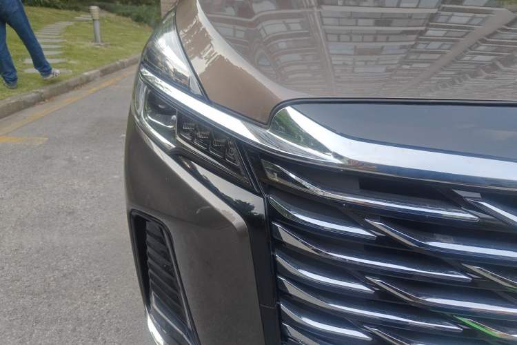 Used Buick GL8 2023 Land Executive Class Comfort Model Right Front Headlight