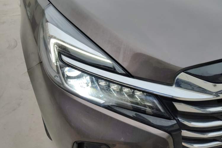 Used Buick GL8 2023 Land Executive Class Smart Enjoyment Model Right Front Headlight