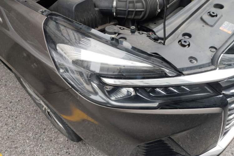Used Buick GL8 2023 Facelifted Land Cruiser Executive Luxury Version Right Front Headlight