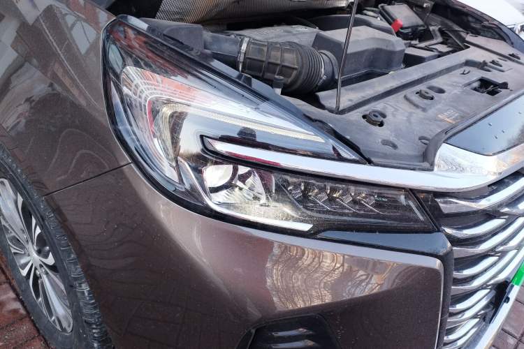 Used Buick GL8 2023 Facelifted Land Cruiser Executive Luxury Version Right Front Headlight