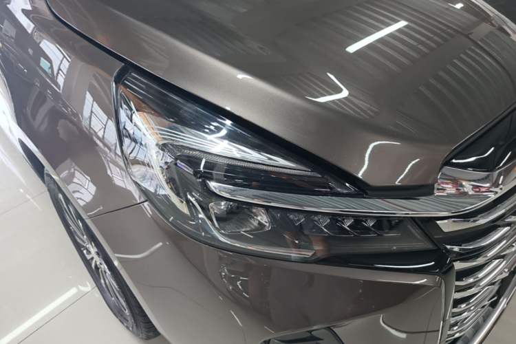 Used Buick GL8 2023 Facelifted Land Cruiser Executive Luxury Version Right Front Headlight