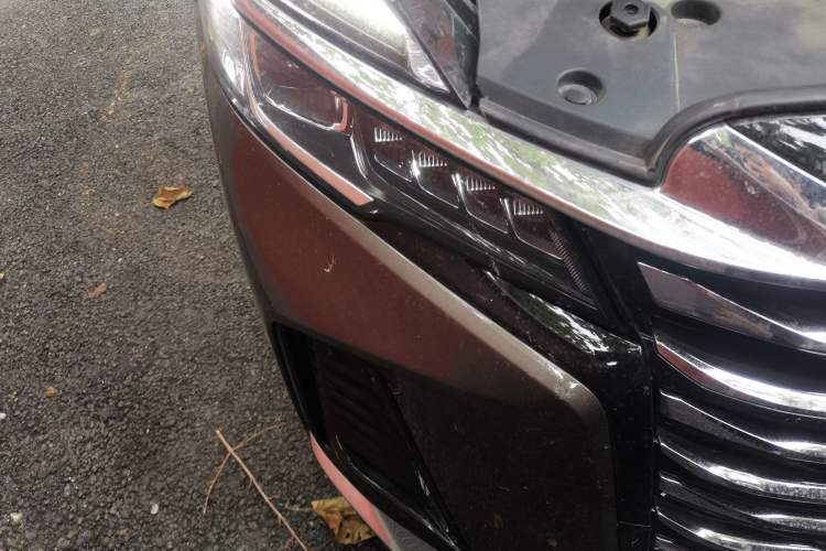 Used Buick GL8 2023 Facelifted Land Cruiser Executive Luxury Version Right Front Headlight