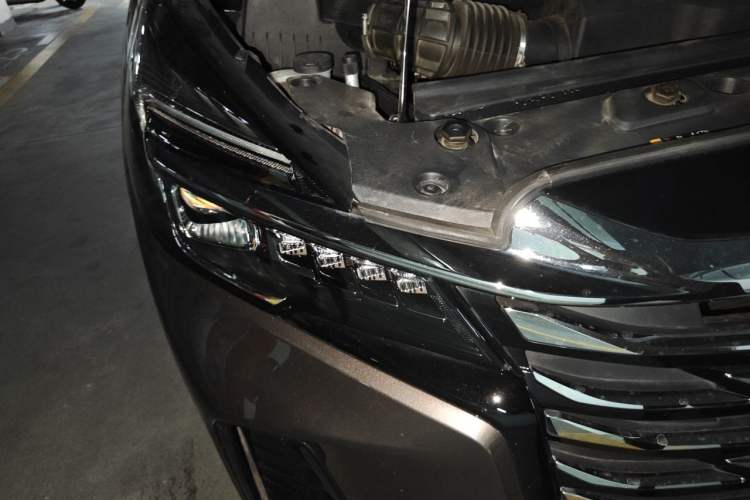 Used Buick GL8 2023 Land Executive Class Comfort Model Right Front Headlight
