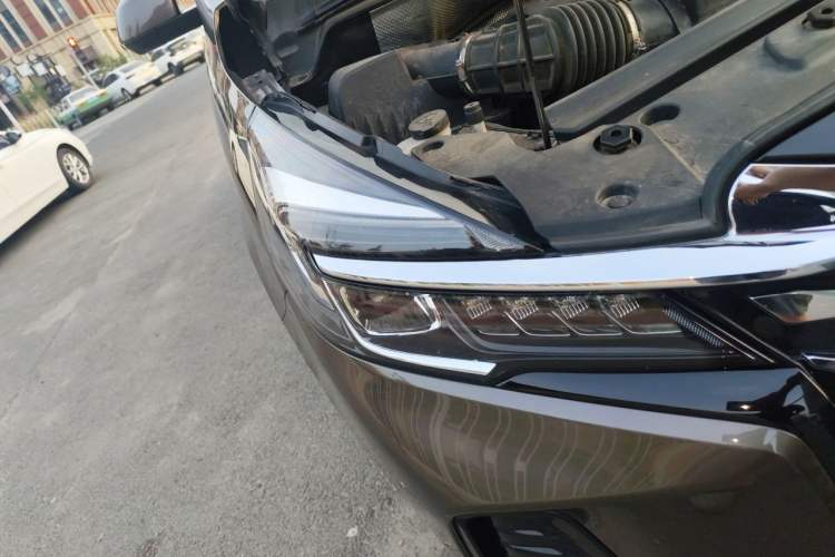 Used Buick GL8 2023 Facelifted Land Cruiser Executive Luxury Version Right Front Headlight