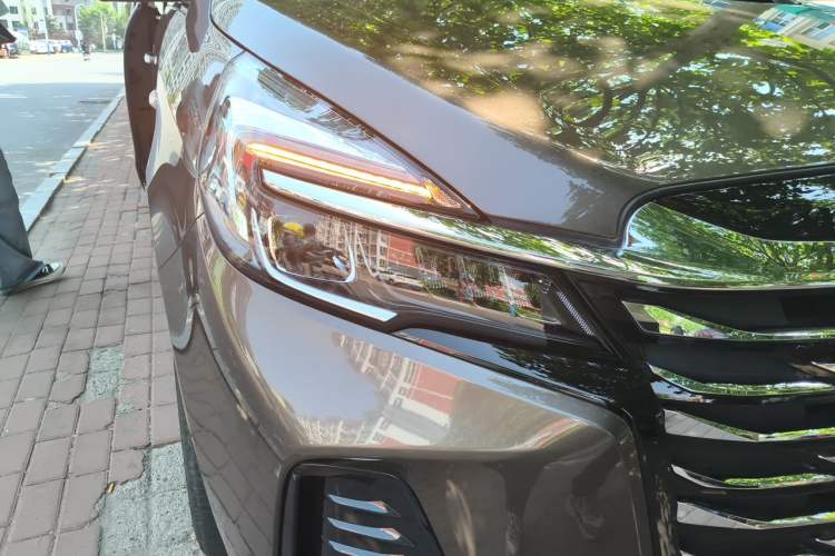 Used Buick GL8 2023 Facelifted Land Cruiser Executive Luxury Version Right Front Headlight