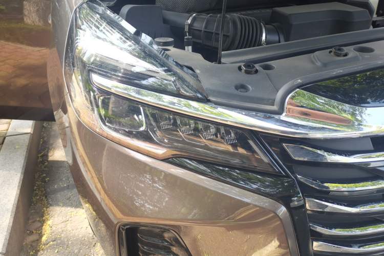 Used Buick GL8 2023 Facelifted Land Cruiser Executive Luxury Version Right Front Headlight