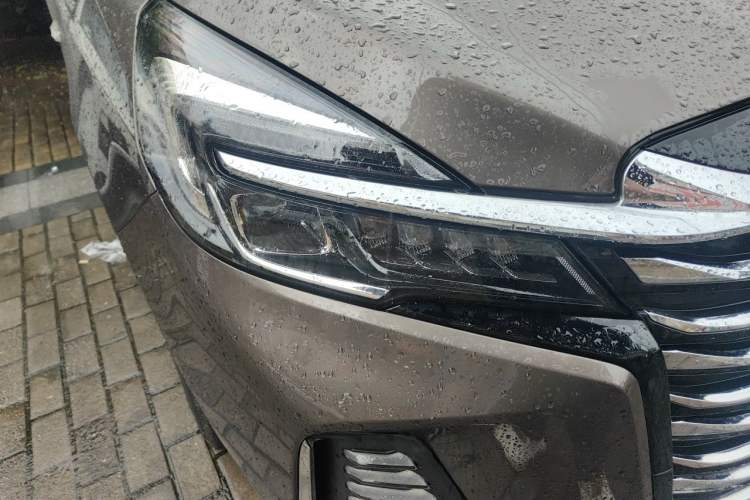 Used Buick GL8 2023 Facelifted Land Cruiser Executive Luxury Version Right Front Headlight