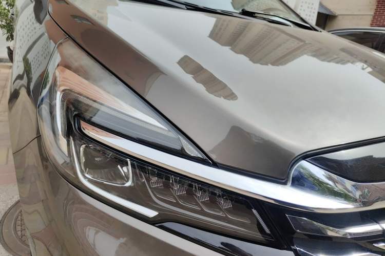 Used Buick GL8 2023 Land Executive Class 652T Luxury Model Right Front Headlight