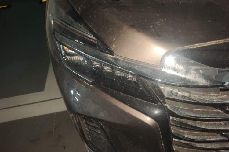 Used Buick GL8 2023 Facelifted Land Cruiser Executive Luxury Version Right Front Headlight