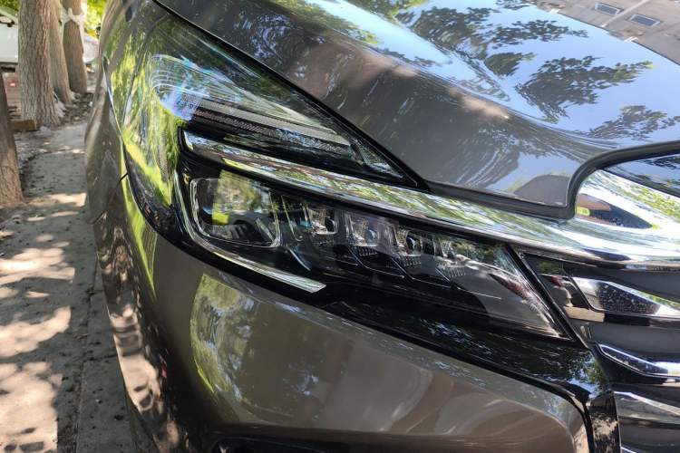 Used Buick GL8 2023 Facelifted Land Cruiser Executive Luxury Version Right Front Headlight