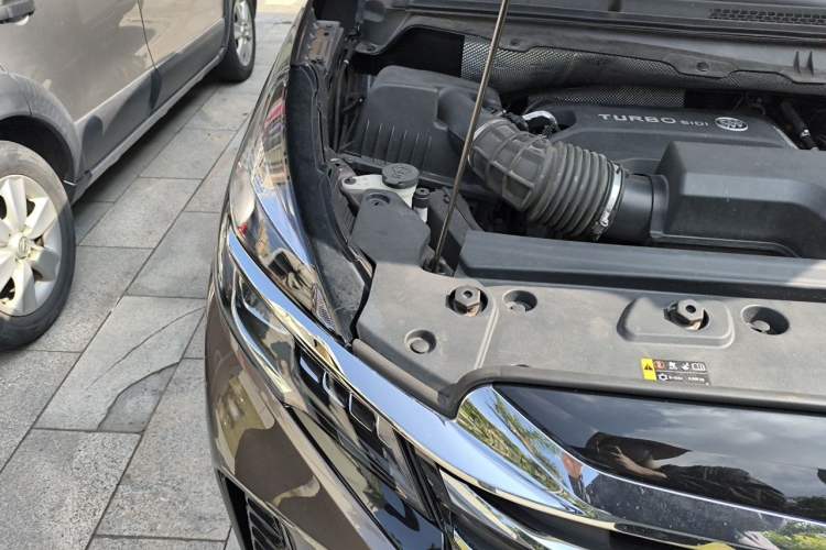 Used Buick GL8 2023 Facelifted Land Cruiser Executive Luxury Version Right Front Headlight