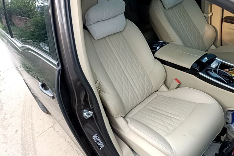 Used Buick GL8 2023 Land Business Class Smart Deluxe Model Right Front Seat