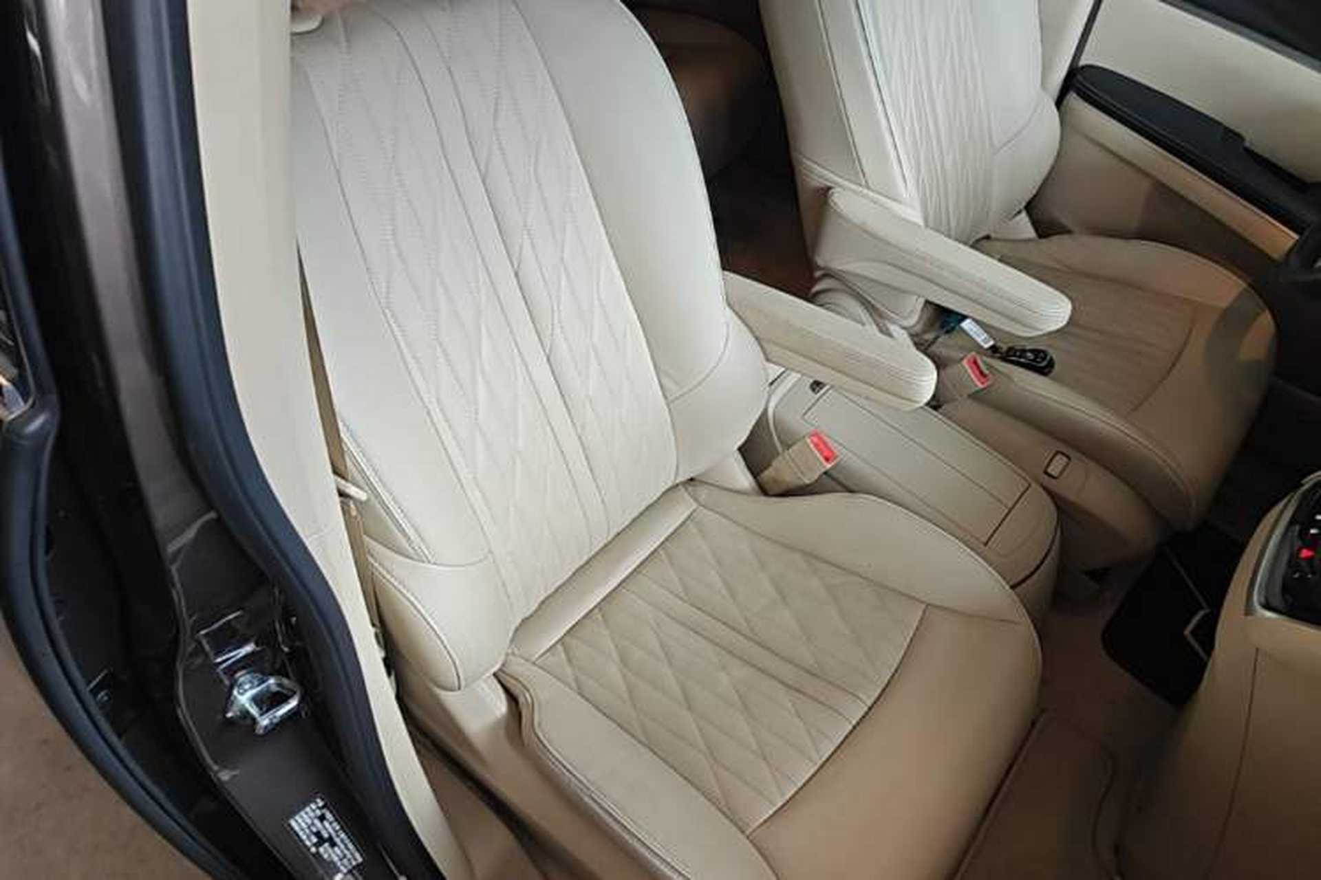 Used Buick GL8 2023 Facelifted Land Cruiser Executive Luxury Version Right Front Seat