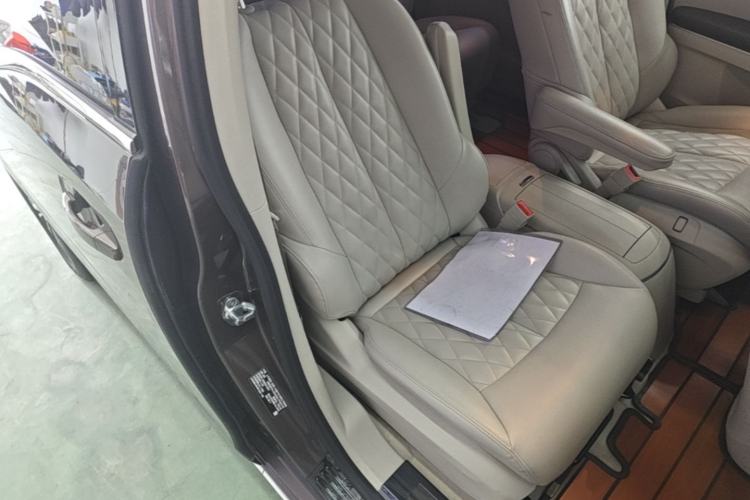 Used Buick GL8 2023 Land Executive Class Comfort Model Right Front Seat