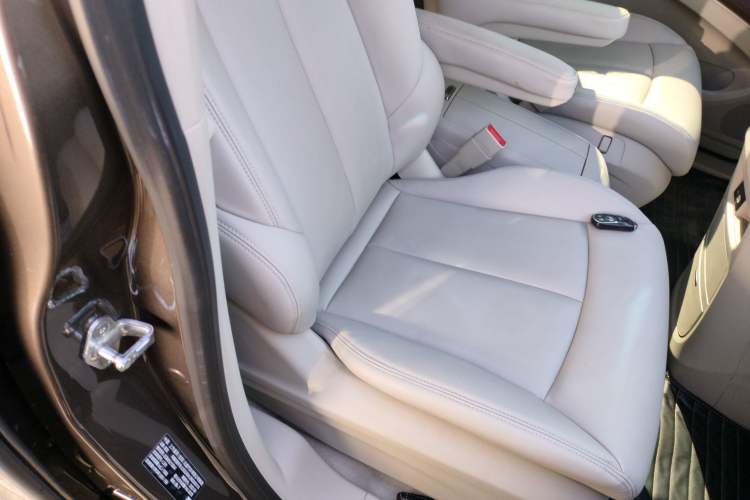Used Buick GL8 2023 Land Executive Class Smart Enjoyment Model Right Front Seat
