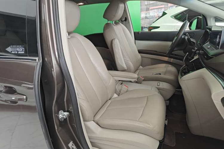 Used Buick GL8 2023 Land Executive Class Smart Enjoyment Model Right Front Seat