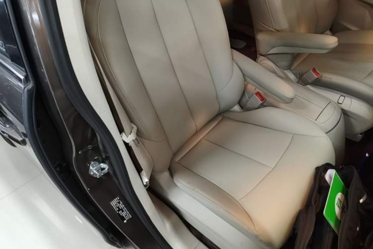 Used Buick GL8 2023 Land Executive Class Smart Enjoyment Model Right Front Seat