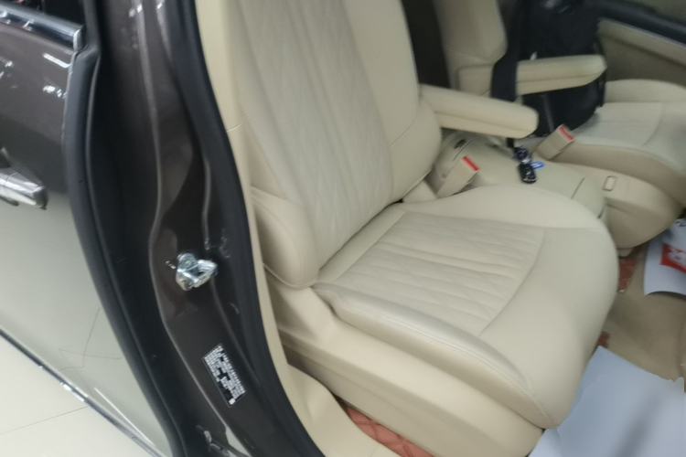 Used Buick GL8 2023 Facelifted Land Cruiser Executive Luxury Version Right Front Seat