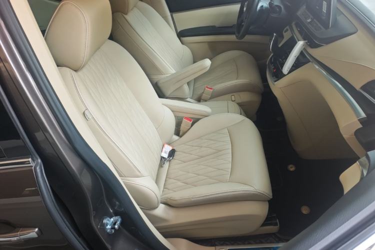 Used Buick GL8 2023 Facelifted Land Cruiser Executive Luxury Version Right Front Seat