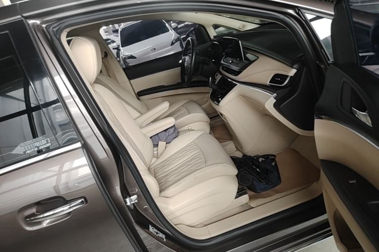 Used Buick GL8 2023 Land Executive Class 652T Luxury Model Right Front Seat