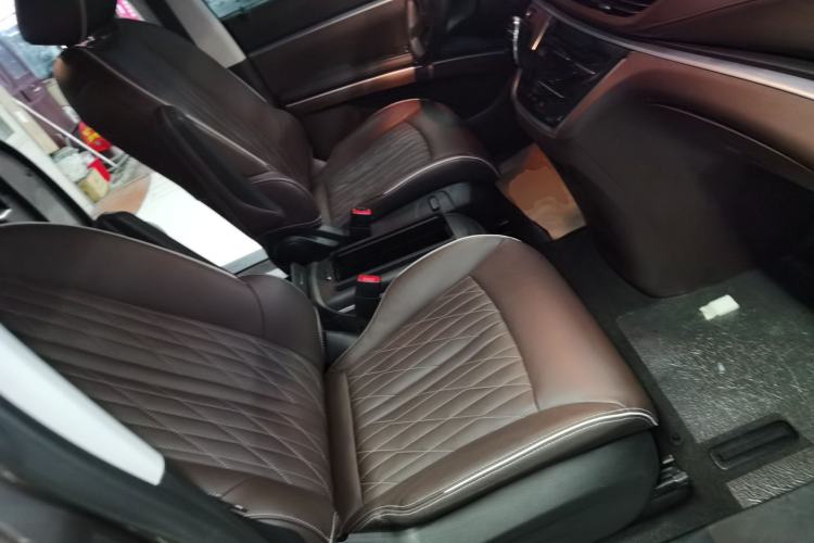 Used Buick GL8 2023 Land Executive Class 652T Luxury Model Right Front Seat