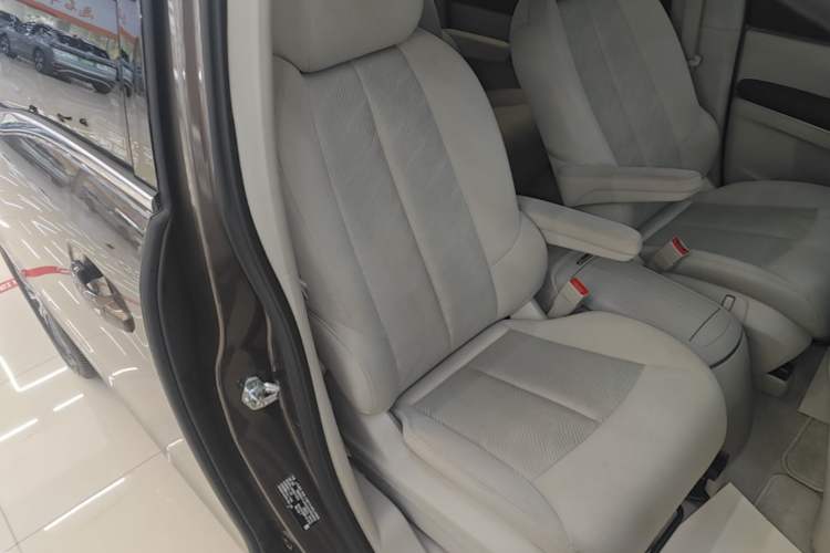 Used Buick GL8 2023 Land Executive Class Smart Enjoyment Model Right Front Seat